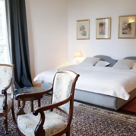 Chateau De Penfrat Bed and breakfast *