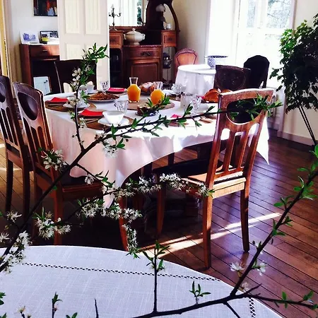 Chateau De Penfrat Bed and breakfast